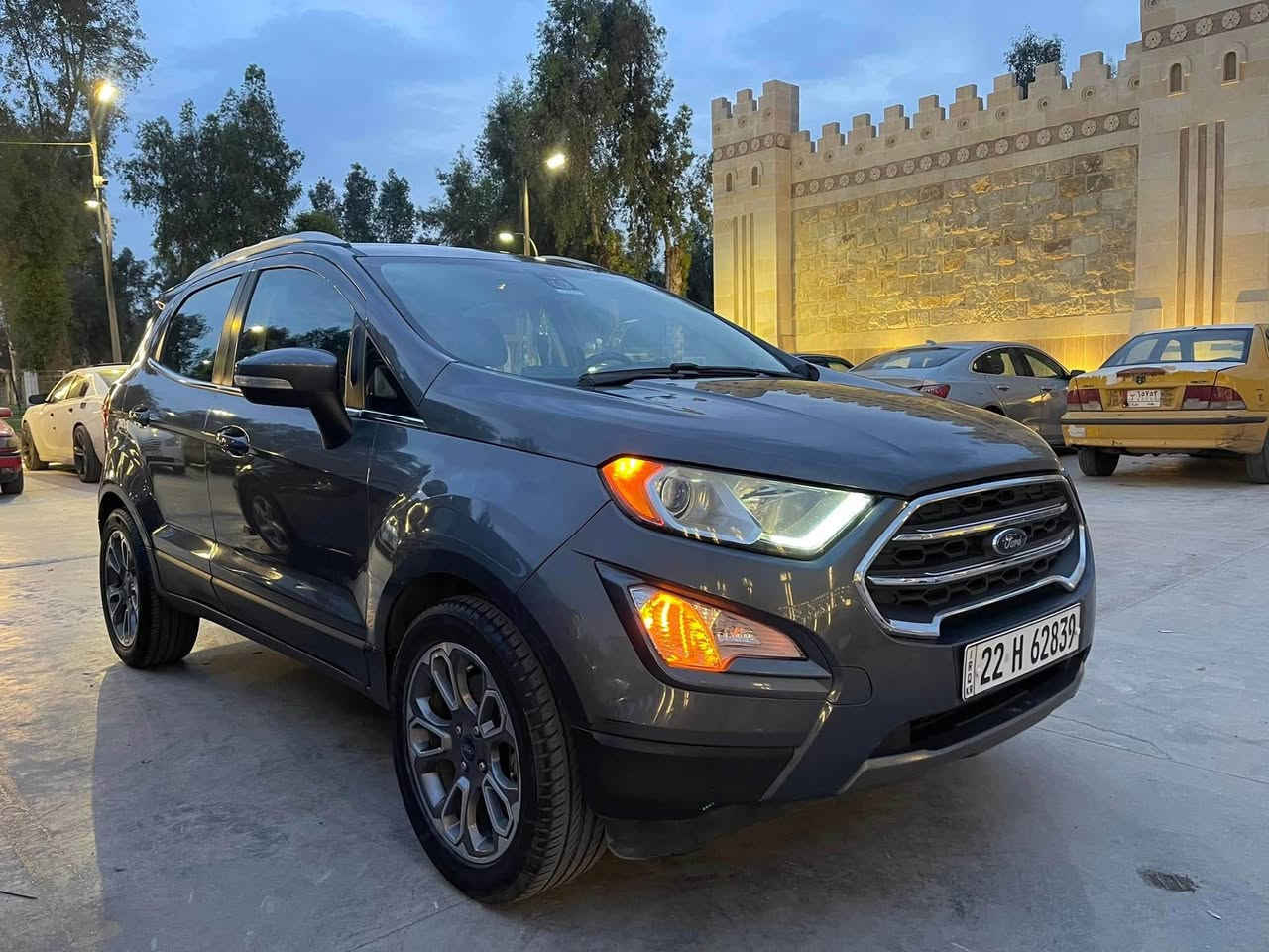 السلام عليكم 
FORD ECO SPORT 2019 فول مواصفات أعلى فئة TITANIUM 
للبيع او مراوس حسب القناعة 
المواصفات :- 
 1- فتحة سقف 
 2- لايتات ليد 
 3- كشنات جلد 
 4- تدفئة كشنات 
 5- تدفئة استيرين 
 6- رادار جانبي 
 7- كامره خلفية 
 8- شاشة كبيرة ( CAR PLAY ) 
 9- بصمة ودخول ذكي 
 10- تحكم ستيرين جهتين 
صور الحادث مرفقة ماشية 125.000 
السعر 90 $ 
للأتصال 
 *********** بغداد, العراق
