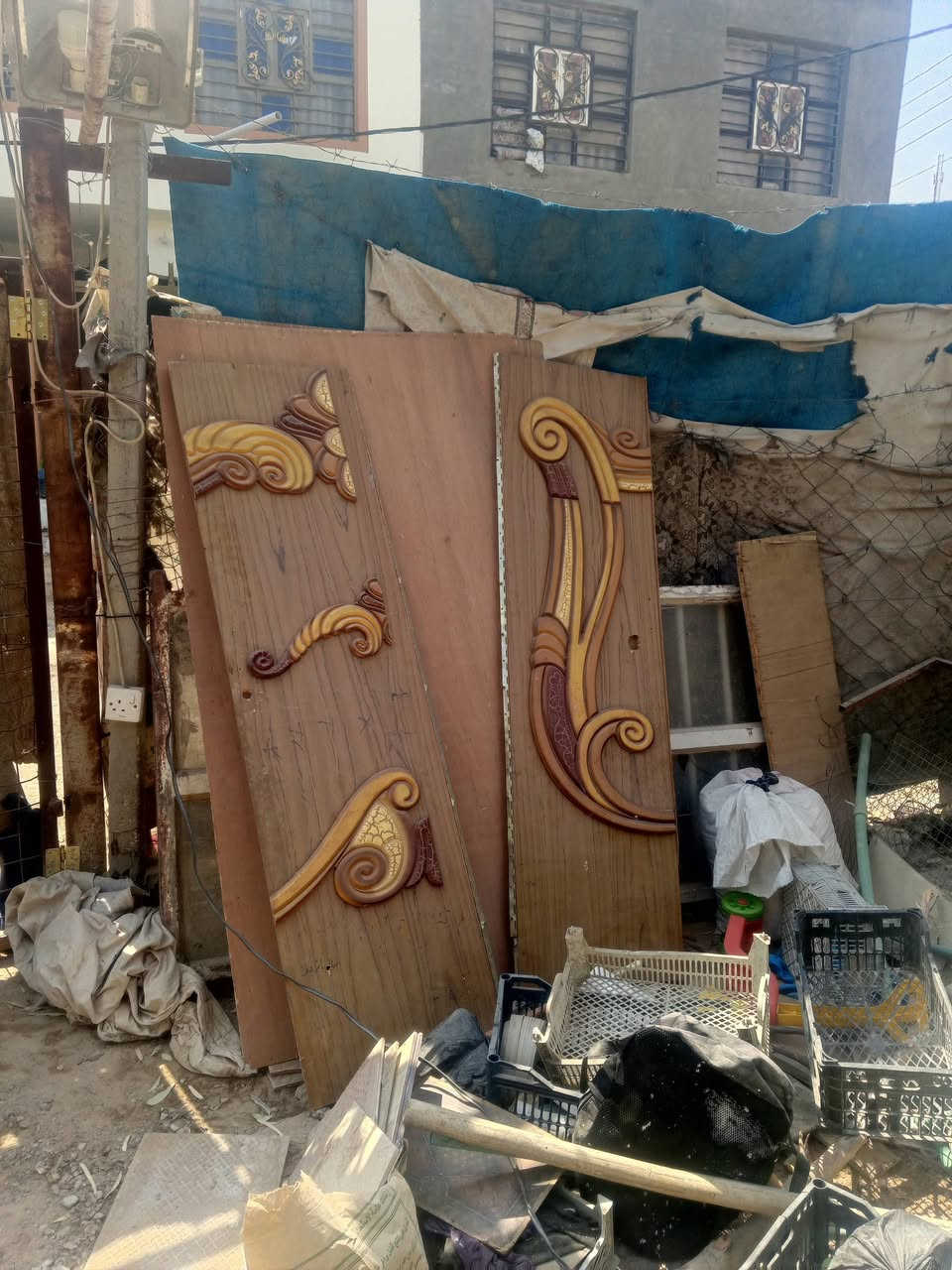 السلام عليكم غراظ اللبيع مكان نجف حي النداء***********رقم وساب

نص مكتوب في الصور:
- رسالة