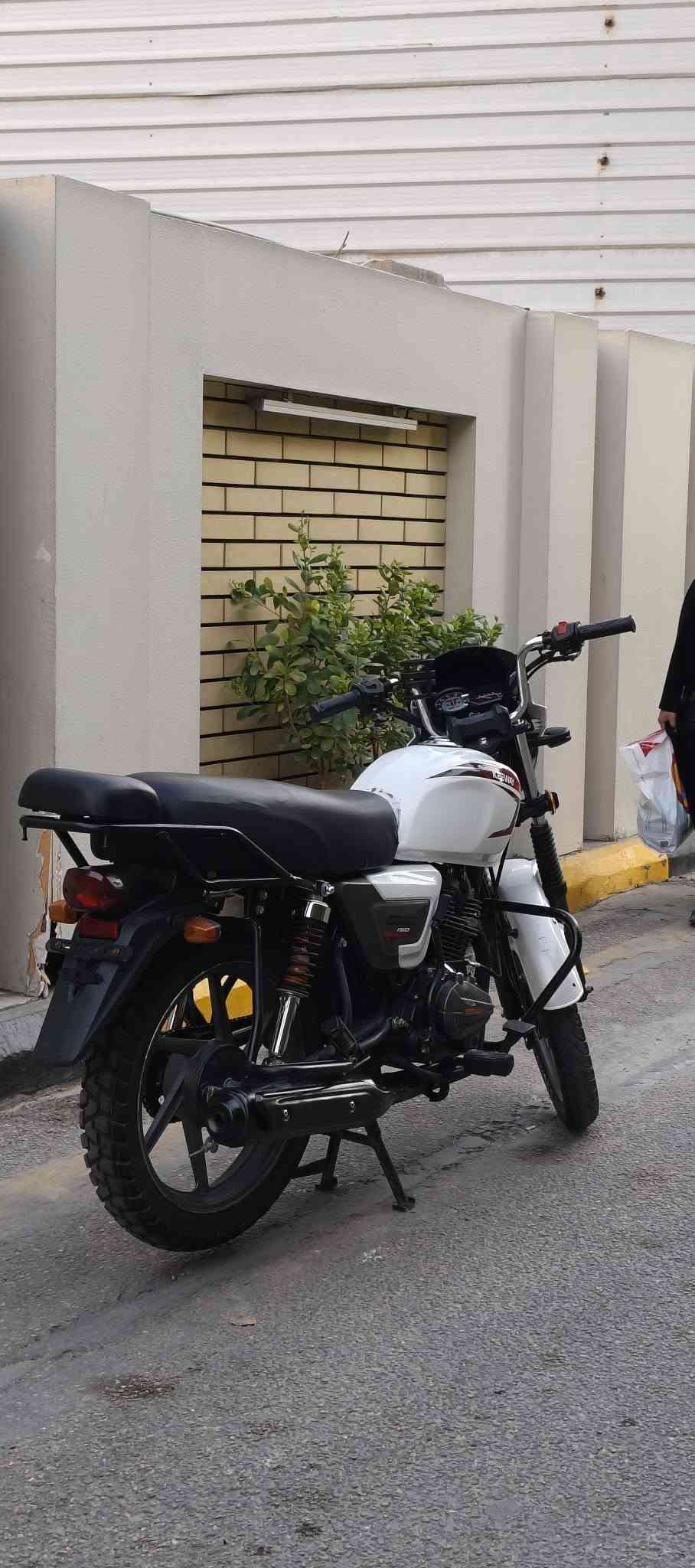 سلام عليكم دراجه KEEWAY ايطالي دراجه نضيفه كلش شوفت عينك كفاله عامه من كلشي مكان دراجه كربلاء شارع محمد الامين دراجه مديل 2021 طالعه بل 2022 دراجه استعمال قليل من دوام للبيت دراجه مرقم سنويه باقي على استلام اللوحات فقط اي استفسار ***********

