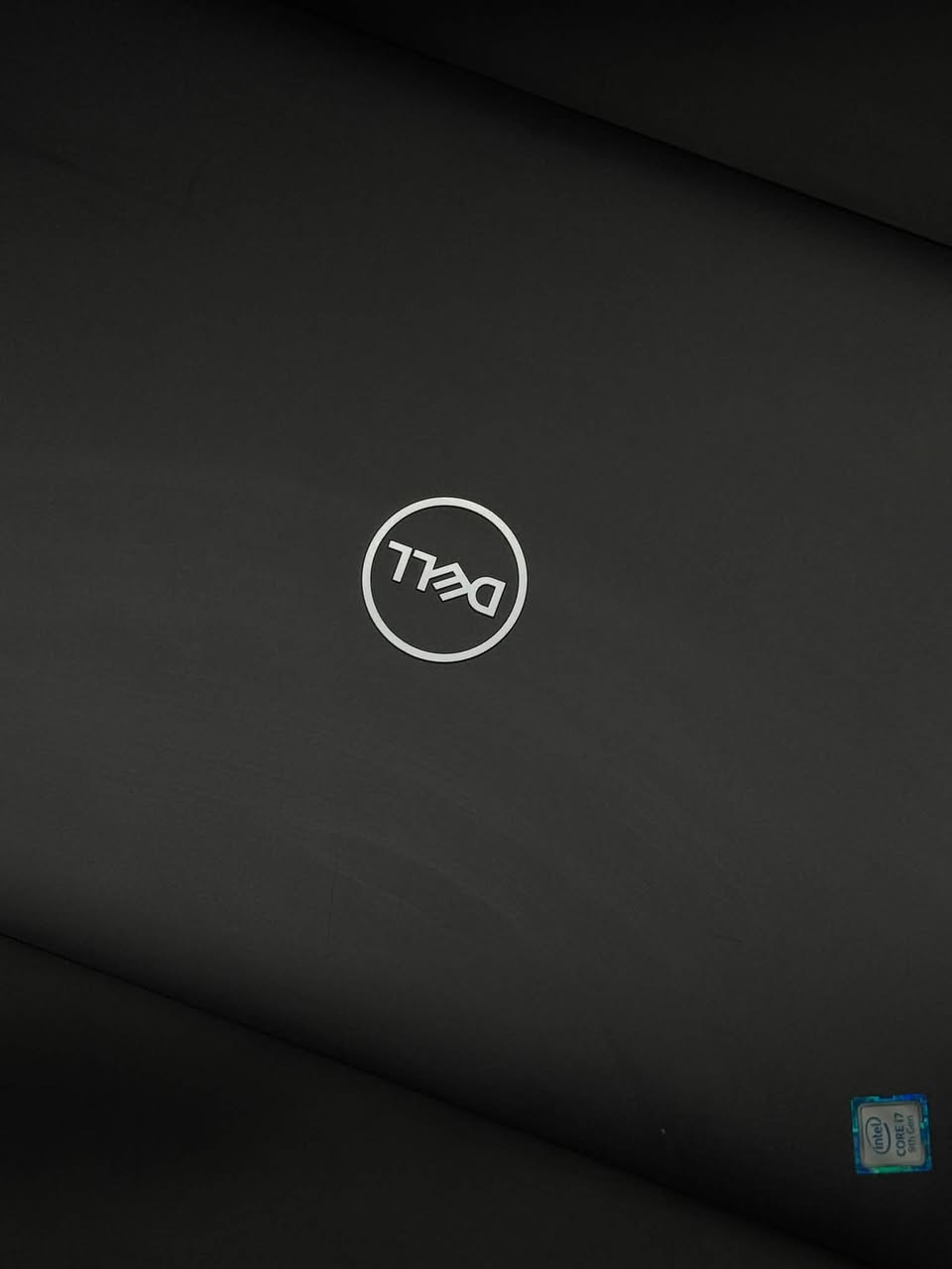 ✨ Dell Latitude 7490 (Touch Screen) - فخامة الأداء وشاشة اللمس! ✨
لأصحاب الذوق الرفيع والعمل المكتبي والدراسي المتنقل، لابتوب Dell Latitude 7490 من الفئة 7000 الفاخرة (استيراد أمريكي حصراً):  
🔹 المواصفات الفنية:
• المعالج: Intel Core i7-8650U (الجيل الثامن)
• الشاشة: لمس بالكامل (Touch Screen) بدقة عالية ودعم متعدد النقاط
• الذاكرة العشوائية (RAM): 16GB DDR4 لسلاسة تامة في التصفح والعمل
• التخزين: 256GB NVMe SSD سرعة فائقة في التشغيل نقل البيانات
• كارت الشاشة: Intel UHD Graphics 620
• التصميم: هيكل ألومنيوم نحيف، خفيف الوزن، ومتين جداً للعمل الشاق والتنقل  
📍 الحالة: نظيف جداً بحالة الممتاز (استيراد خاص).
📞 للحجز والاستفسار التواصل واتساب أو اتصال: ***********

نص مكتوب في الصور:
- System > About Storage 238 GB 43 GB of 238 GB used Installed RAM 16.0 GB Speed: 2133 MT/s WIN-B8MN0QFBA1U Latitude 7490 Device specifications Graphics Card 128 MB Intel(R) UHD Graphics 620 Processor Intel(R) Core(TM) i7-8650U CPU @ 1.90GHz 2.11 GHz Rename this PC Copy Search