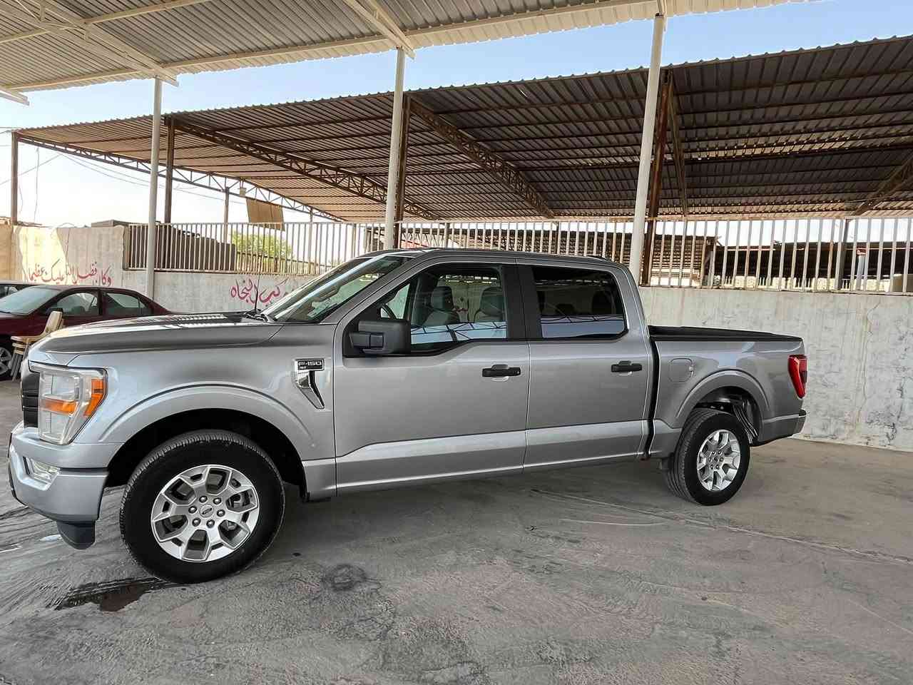 للبيع او المراوس بلاندكروز
فورد F150 XLT
السعر 265 وبيها مجال 
موديل 2022
محرك 6 سلندر 3500 
ماشيه 14 الف  
 رقم بغداد دولي 
بدون صبغ فقط بارد بلجاملغ 
باب طويل بدي قصير المرغوب 
 ارباك ستيرن وبرده 
عدة جك سبير كله كامل 
-مكان السياره سامراء 
-الاتصال على الرقم ‭ ‭ ‭***********‬
