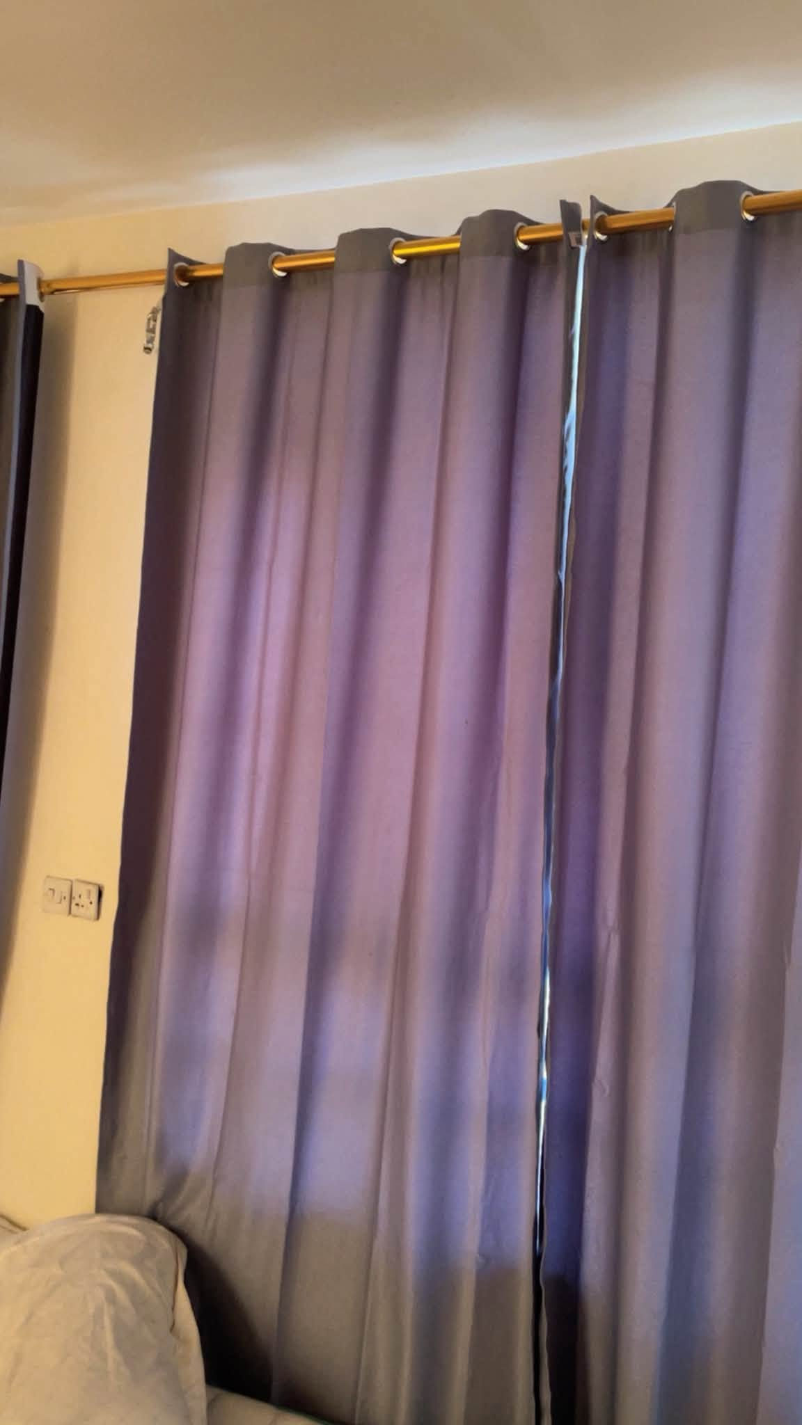 السلام عليكم عندي غراض للبيع عنواني بغداد رقم تلفوني ***********
