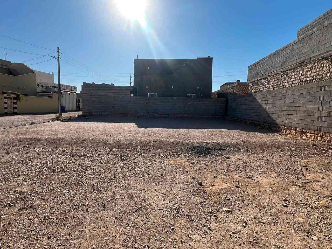 قطعه ارض للبيع في حي التنك مساحه 400 متر مسيجه جهتين داخل ضمن قاطع الطابو السعر
واستفسار اتصل ع رقم ***********
