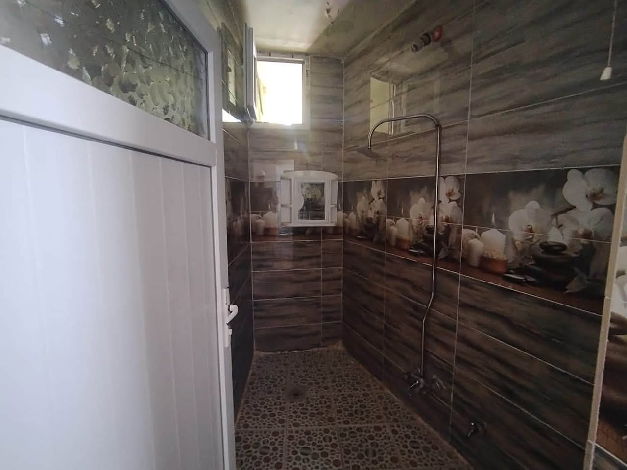 شقة للايجار طابق ثاني غرفة استقبال مطبخ 

صحيات طريق بغداد خلف مرطبات السيد 

إيجارها ٢٥٠ نهايتها

***********

***********

