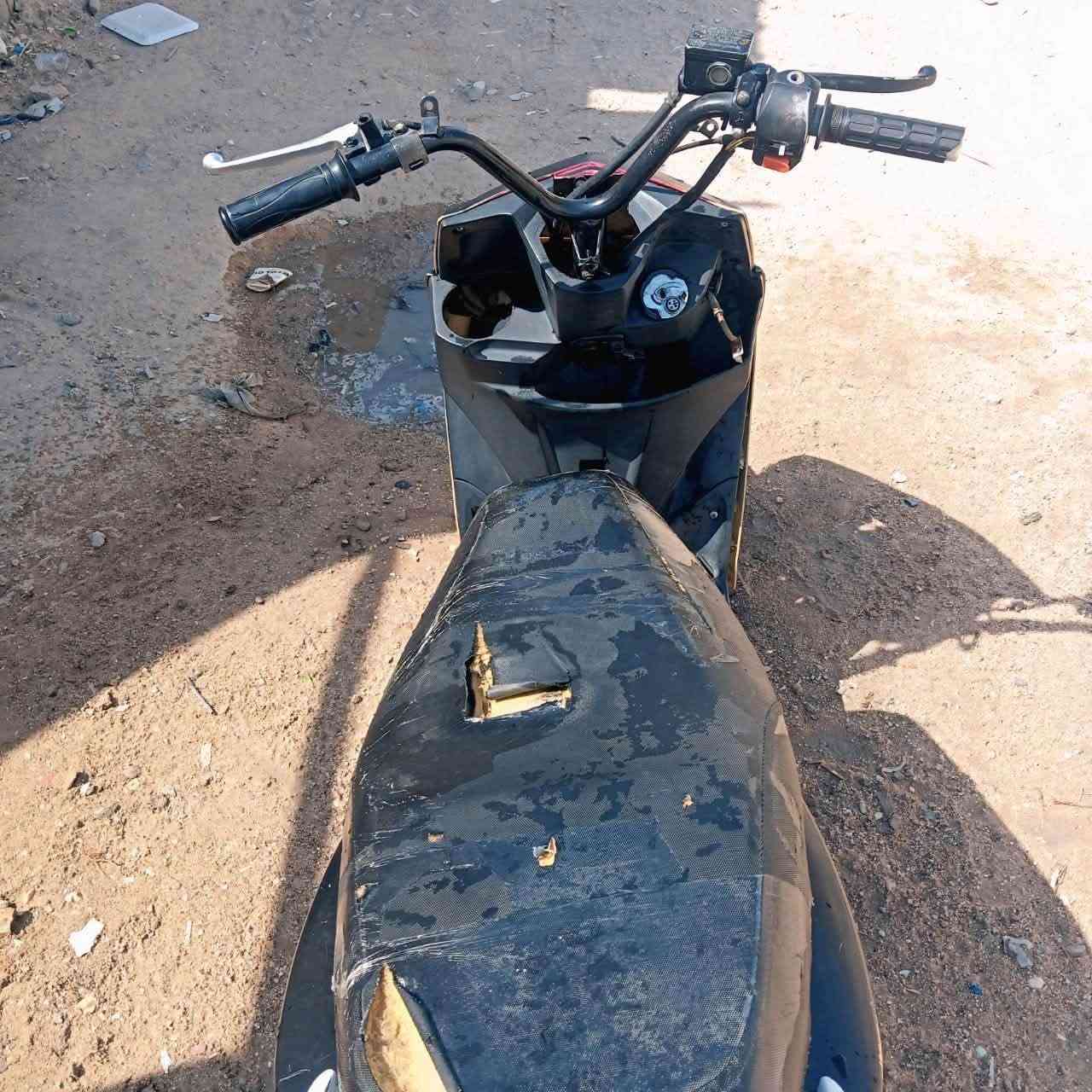 للبيع دراجة ماكس اف اس بيها كزوز رياضي ويالة رياضي الدبلات والبريكات شغالات امامي والخلفي بس يرادلها صفحة مال هندر ويده سكليتر الدراجة كلش نظيفة وحلوه اشوف بعينك السعر 175  بيع او مراوس مكاني البصره الرقم   ***********
