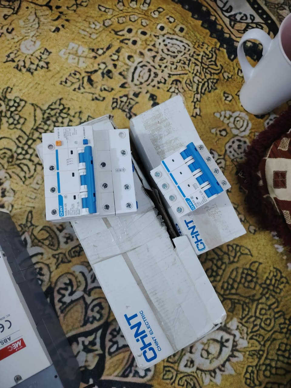 السلام عليكم غراض للبيع ليفيدنه يخابرني مكاني بصرة ***********
