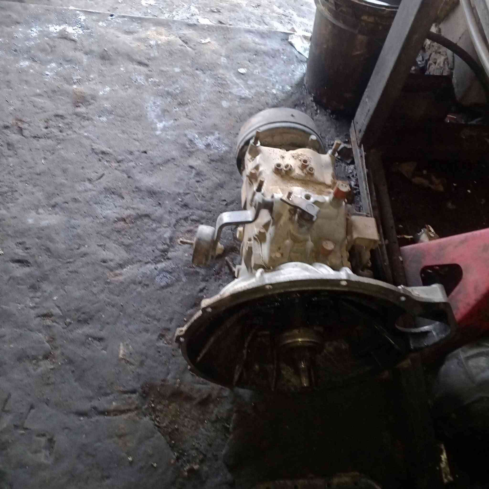 سلام عليكم 

للبيع كير كنتر ازوزة 2 طن 6 نمر 

***********
