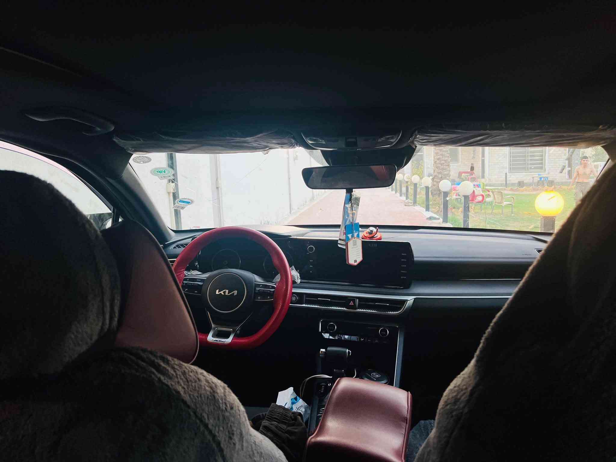 السلام عليكم
K5 2023 GT LINE لون سمنتي للبيع 
محرك 1600 تيربو 
بصمة ابواب وجنطة 
شاشة لمس كامرة دوارة 
كشنات لون احمر مميز 
درايف مود 3 انظمة قيادة 
ردار امامي وخلفي توقف ذاتي 
قيادة آلية تحديد مسار 
شحن لاسلكي 
تدفئة كشنات 
ابل كار بلي 
مانع تزحلق 
لد خلفي 
لد امامي برتقالي 
لايت عدسات زنون 
تشغيل عن بعد 
سيارة هواي بيها مواصفات كلش نضيفة وجديدة وما ناقصها اي برغي استعمالها كلش قليل ماشية 70كيلو مو ميل تخم تاير  تايلندي جديد شاد الها دهن امزويل استخدملها. سيارة بيها صبغ جاملغ امامي وبنيد رقم سليمانيه  تحويل ثاني يوم مباشر . السعر 178$ بيها مجال قليل . 
مكان سيارة واسط الصويرة
***********
