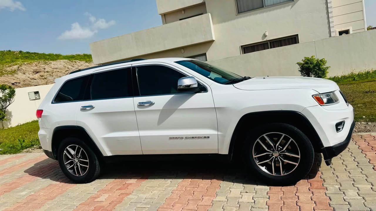 � للبيع Jeep Grand Cherokee 2021
• الموديل:2014
 • المحرك: 6
 • الممشى: 167,000 ميل
 • اللون: أبيض
 • الرقم: أربيل
 • السنوية: جديدة
 • الحالة: السيارة بيها رصعات وشخط يفضل الفحص والمعاينة.
 • السعر: يُحدد عند التواصل

📞 للاستفسار: ***********
