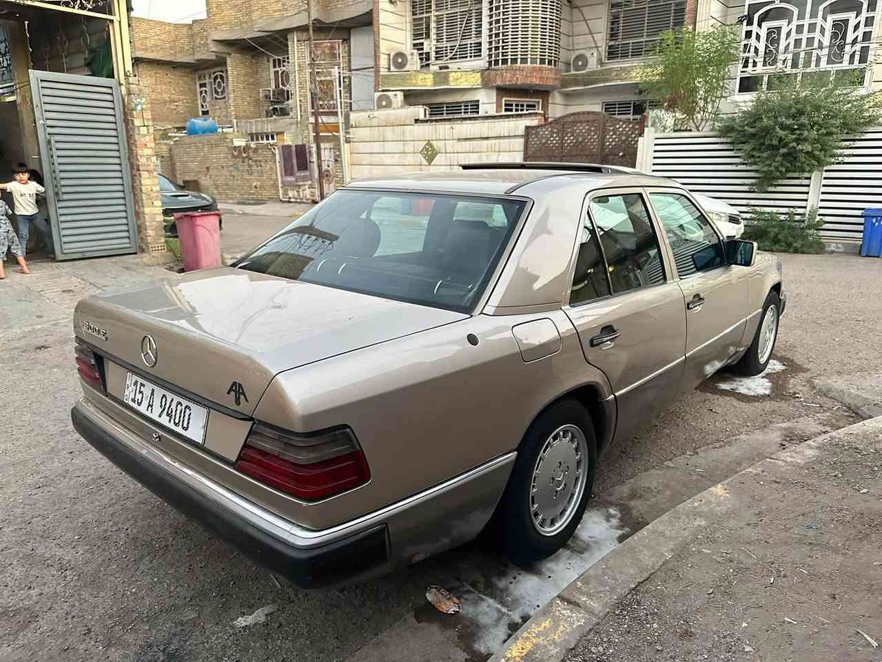 سلام عليكم مرسيدس 300E
موديل 1990رقم انبار مميز بسمي 
سياره محرك بلادي عنكبوت تبريد ثلج 
سياره بلاديه فقط كلير بدون معجون 
تخم تاير صدر حداديه دبلات قواعد كفاله بلاديه سياره تجي فتحه كشنات جلد دشبوله بعده جديد بطاينه بعده جدد خير من الله سياره السعر 75ورقه
مكاني بغداد فلكة حي نصر
شراي اتصل 
***********
