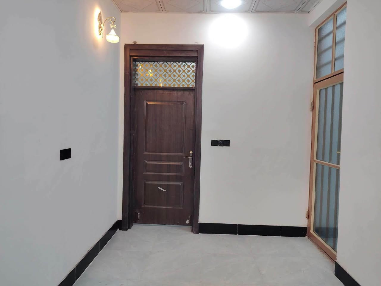 🏡دار للبيع🏡

المساحة: 50 متر مربع

✅ #طابو_زراعي_سند_25_أقرار_محكمه

السعر: 22 مليون  (مع المجال)

الموقع: النجف شارع الصب عمود 317 

 

مواصفات البناء:

غرفة/ صالة معزولة/مطبخ معزول/ صحيات خارجية مكشوفة

بناء مرتب (أساس + سقف كونكريت + طابوك)

أرضية بورسلين أبو الـ 60

الخدمات:#بعد_عن_سوق_100م

ماء كهرباء مدارس سوق تبليط مولد

للاستفسار والاتصال:

***********
