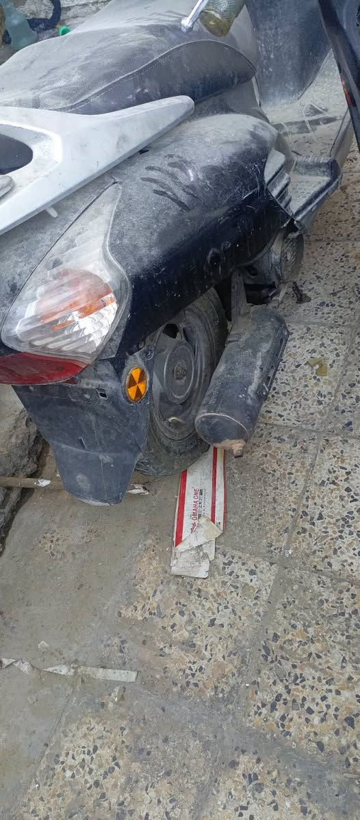 هوندا إيليت محرك 125 cc 2012
موديل 2012 شغاله نكره سلف الدراجه
الدراجه نقصها بنز بريك خلفي دگمه مال اشاير وهورن وكعكعه مال صالنصه فقط الدراجه تجفيت جديد محرك ناعم شرط اذا متشتغل نگره سلف ابيع بالسعر الي يعجبك  

ملاحظة الدراجه كابريتر مو نوزل وماغاسلها لأن عندي غير دراجة استعملها 

السعر 450 وبيها مجال 
*********** فقط واتس اب متوفر
بغداد المشتل
