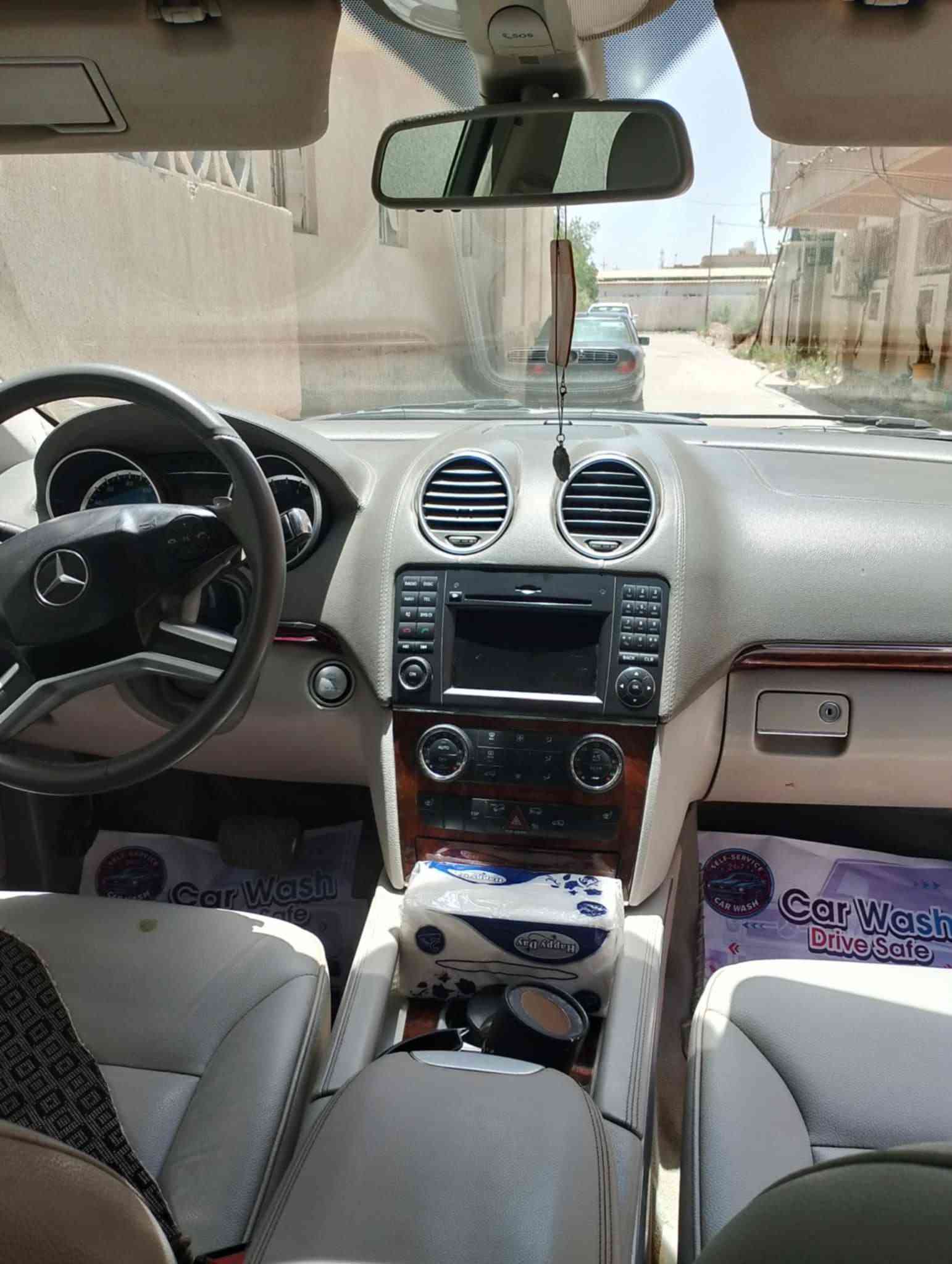 مارسيدس 450GL  موديل 2010 سبعه راكب ويل كب رياضي 21AMG    وارد أمريكي  حادث ركن الدعاميه من جهة العبري ما عابره وموجوده على الكوكل  مكان. ناصريه. سعر 220$  اتصل. على رقم ***********
