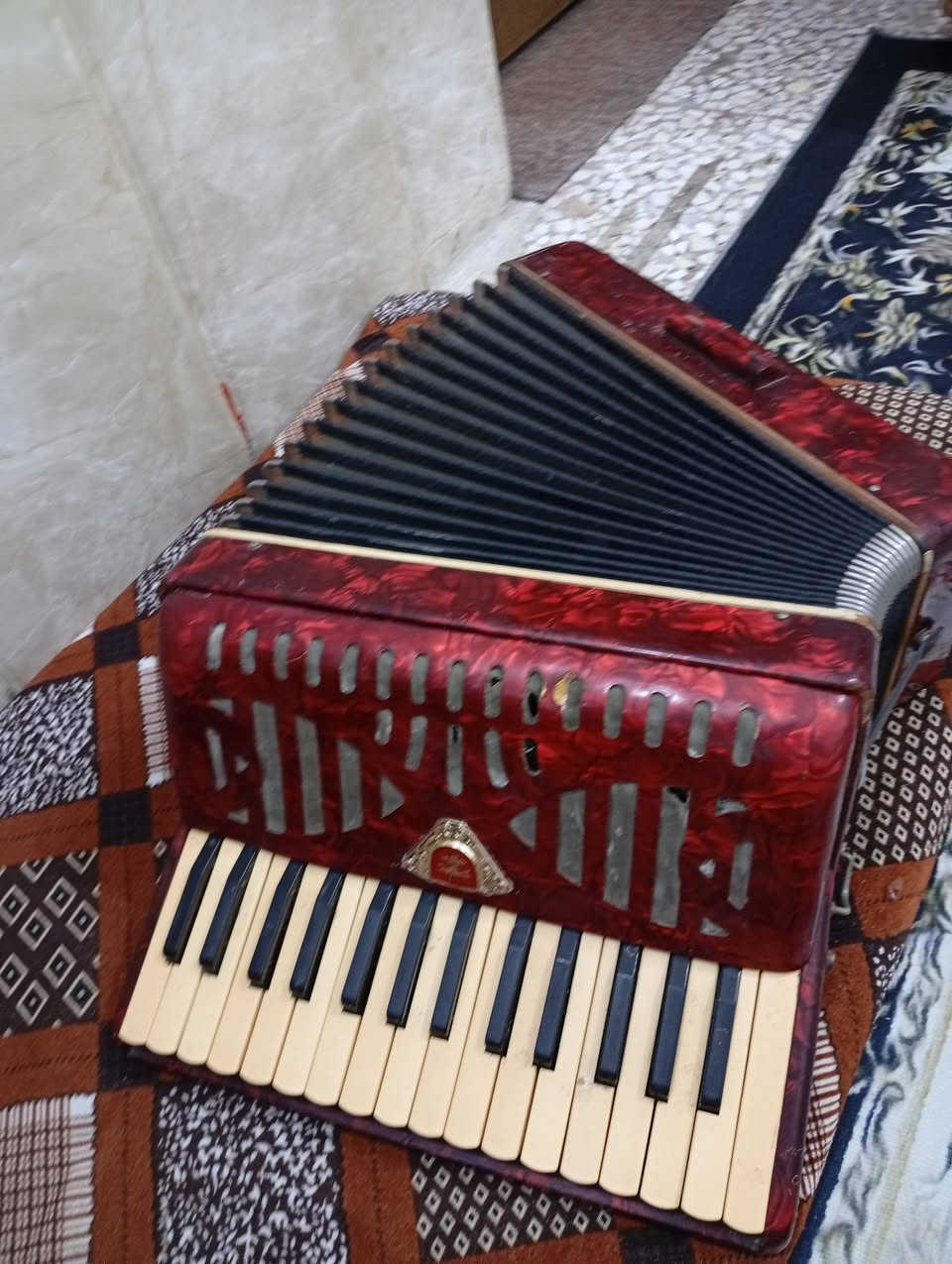 🎹 أكورديون ياباني TOPAN 🇯🇵 للبيع
أكورديون قديم ياباني الصنع، صناعة يابانية، شكله نظيف ومميز ومناسب للعزف والمهتمين بالآلات القديمة.
💰 السعر: 400,000 دينار عراقي قابل للتفاوض بشكل بسيط للجاد فقط.
📍المكان: [النجف الاشرف ] 📩 التواصل خاص ***********
