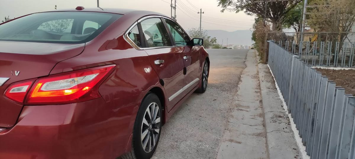 Nissan altima 2017 SV 

ناو زه رد 
رادار 
دوسه التيما
كاميرا 
يه ك ده سته له شەحنەوە
٦٠ هەزار رۆشتوە 
هەمو شتێکی نوێیە 
پشتو پێشی کەپسە 
بەشەرت
دوو پارچە و دوو پلە بۆیاخی هەیە

مەجالێکی کەمی تێدایە

96$

*********** السليمانية, العراق

نص مكتوب في الصور:
- SV