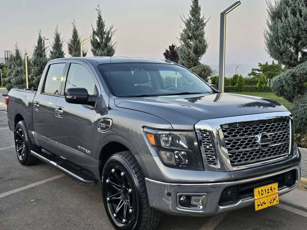 نیسان تیتان ٢٠١٧

مواسەفات ئەمریکی   SV

گێڕ ئۆتۆماتیك
2WD
تاك ئەکسل
مەکینە هەشت بستۆن 5.6
کوشن هیتەر
کوشن کارەبا
تراکشن کۆنتڕۆڵ
قفڵی ئەکسل 
ڕادار 
بەسمە 
سڵایتی جامی دواوە کارەبایی 
گێڕی سەر سوکان
شاشە کامێرا 
ڤۆلیۆم تەحدید سورعە
چوارتایەیی تازەی لەژێرە 
سەنەوی ساڵێکە بەسەر چووە بەناوی خۆمەوەیە

١٤ گەڵا غرامەی لەسەرە دوای معامەلە بۆ کڕیار دەگەڕێتەوە 
سێ پارچەی ئەمریکای بۆیاخە بێ لێدوان و ئێرباگ
بێ ناوگرتن تەنها پەمپە 
گێڕ و مەکینەو تەبرید بەشەرت 

سعری  ******    154    ***** 
معامەلەی تیایە 
سەیارەکە لە سلێمانیە 
******     ***********     ********
******      ***********    ******** السليمانية, العراق
