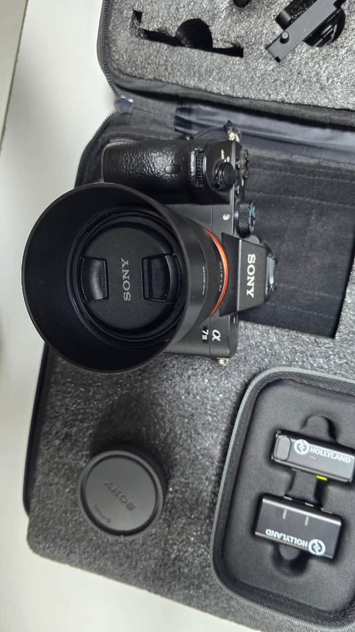 كامرا سوني a7iii  1,350
الشتر 10k
نضافه 99%
عدسة 50 mm.   / 250
بطارية ٣٠ الف 
مانع اهتزاز مع نظام تتبع 350 
بطارية مباشر 40 الف
نك مايك تك 50 الف 
فلتر uv 40الف
شاحنه 20 الف

***********‬
