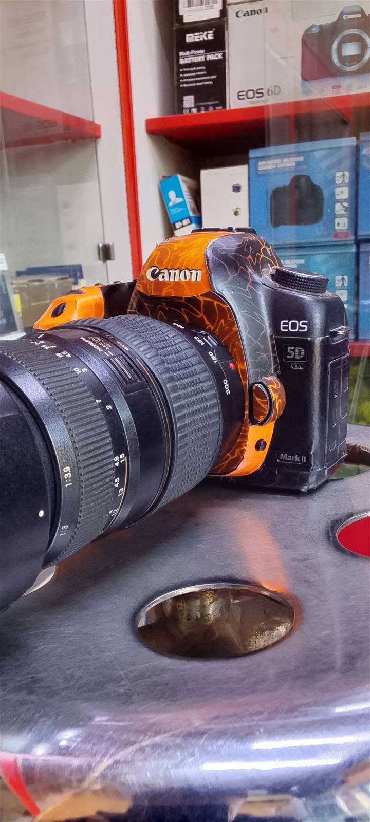 كانون 5D Mark2 غنية عن التعريف
كامرة نظيفة وياها عدسة 70-300 الرياضي 
عالفحص و عالضمان اي شي بيهة مرجوع
وياهة رام سي اف 16 گيگا و شاحنة و بطارية و حزام و حقيبة
السعر 500 و بيهة مجال بسيط 
مكاني بغداد
واتساب ***********
