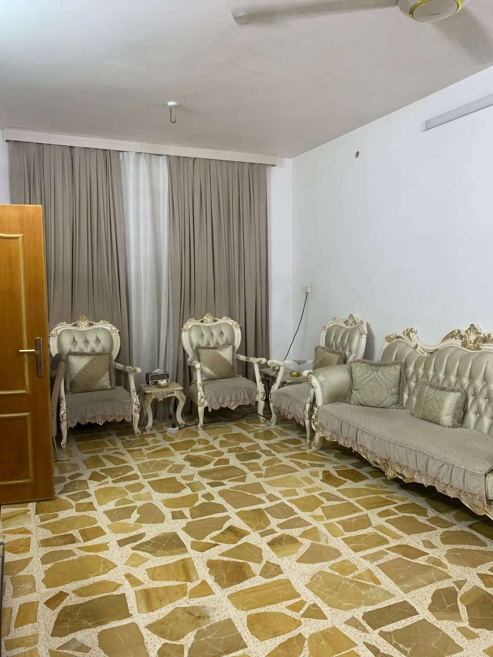 💎🔹مكـ✯͜͡خليج العرب$&تب▪️💎

🕌بفضل الله وبحمده🕌

💎 🏠 بيت 250متر للبيع ركن 

💎🏡 موقع البيت _  الفلوجه /١٦ألف

💎🛣 شارع =١٢m نافذ على شارع٤٠

💎✴️ جنس العقار طابو صرف   

💎🏠 مساحه 250m

🏘️💎 الوجه =
،
🏘️💎نزال = 

💎🏡 يتكون من 2غرف نوم

استقبال+صاله+مناور ١+ مطبخ + صحيات 2 +غرف2

💎🧱 بناء طابوق درجه اولى

💎🏡 

💎💵السعر١٧٥وبي مجال    📝✅ 

💎⏪ملاحظة/السعر محدد من قبل صاحب العقار 
_________________________________
⭕ اذا عندك عقار تريد تعرضه للبيع الواتساشتري  
📬فقط ارسال المعلومات  على الواتساب او الاتصال على هواتف المكتب
🤳متابعة الصفحه يصلك كل ماهوة جديد
⏪ملاحضه: السعرالعقار  يحدد من قبل البائع
  🏘️بيع وشراء الأراضي السكنية والزراعية وكافة

 العقارات🏘️🌐Anbar Fallujah_ الانبار الفلوجة🌐

♦️الاستفسار 📥 عنوان المكتب الفلوجه/شارع ابوالنسور مجاور اسواق الجامعه

    (((مكتب خليج العرب للعقاريرحب بكم في كل وقت)))) 

       ((««نستقبل هواتفكم على لارقام التالية»»)) 

           أدارة::::  أستاذ محمد أبوالقيصر
                   
             ☎️       ***********اتصال هاتفي واتساب

                ☎️    ***********اتصال هاتفي كورك

     —-***********☎️ ______اتصال هاتفي
