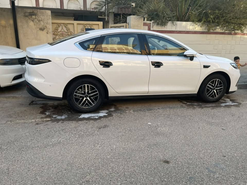 سلام عليكم للبيع BYD سيل 5 فول مواصفات ام 13 كامرة  فتحة شاشة جبيرة كشن كهرباء  مري شفط رادارات  فول الفول  مكاني بغداد  السيارة ماشية  25 الف   مكفولة كفالة عامة    االميعرف سعرهن   ليضل يسولف بكيفة      السعر ٢٣ مليون وبيها مجال بسيط  للاستفسار  ***********
