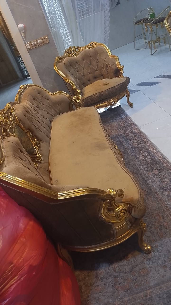 بسم الله الرحمن الرحيم
تخم قنفات مصري ناعم وياه طبله وسطيه + ثريا 3 امتار+ كراسي 2+ طبله التليفون مو للبيع + تيبلام عدد 2 + صينيه تقديم + ميز مريا + لوحة  باقي النواعم ابينات ابيع شلع ما ابيع مفرد *********** واتساب / *********** اتصال المكان شارع فلسطين
