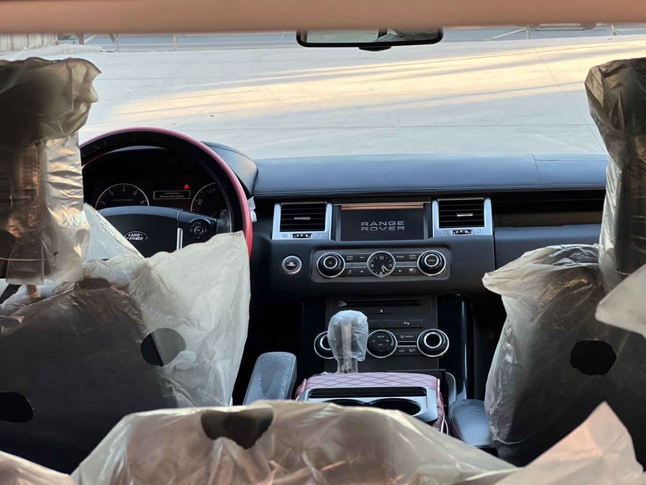 )رانج روفر 2012 وكالة شركة سردار
RANGE ROVER SPORT
محرك 8 سلندر سوبر جارج
اللون أبيض
فول مواصفات
بصمة
سلايد
كاميرات 360
رادارات
جكات أوتو ويدوي
مرايا شفط
كشنات جلد أحمر وأسود بلادي
شاشات خلفية
لايتات
حساسات
سماعات
مكفولة كفالة عامة 
من الصبغ والضربة والتبديل 
وكالة السيارة
جاهزة من كل شيء
الكير والمحرك والحدادة والكهرباء
رقم بغداد 4 أرقام مميز بسعر مناسب جدا ***********