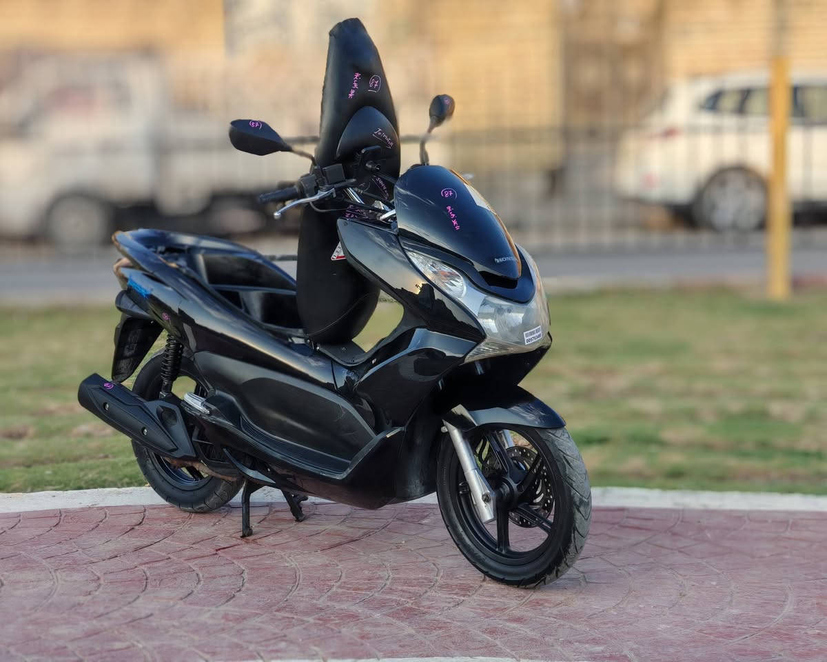 دراجة pcx للبيع دراجة بلادية وجديدة خير من الله كلة شغال سلف كهربائيات اشاير لايت كلة شغال تخم تايرات جدد دهن مكينة (125 c)..  JF  ياباني جيل الأول حساس ستان حساس ازدحام جيب فيتر وفحص عنوان مدينة الصدر للاستفسار الاتصال ع رقم (***********).. ✌️😊
