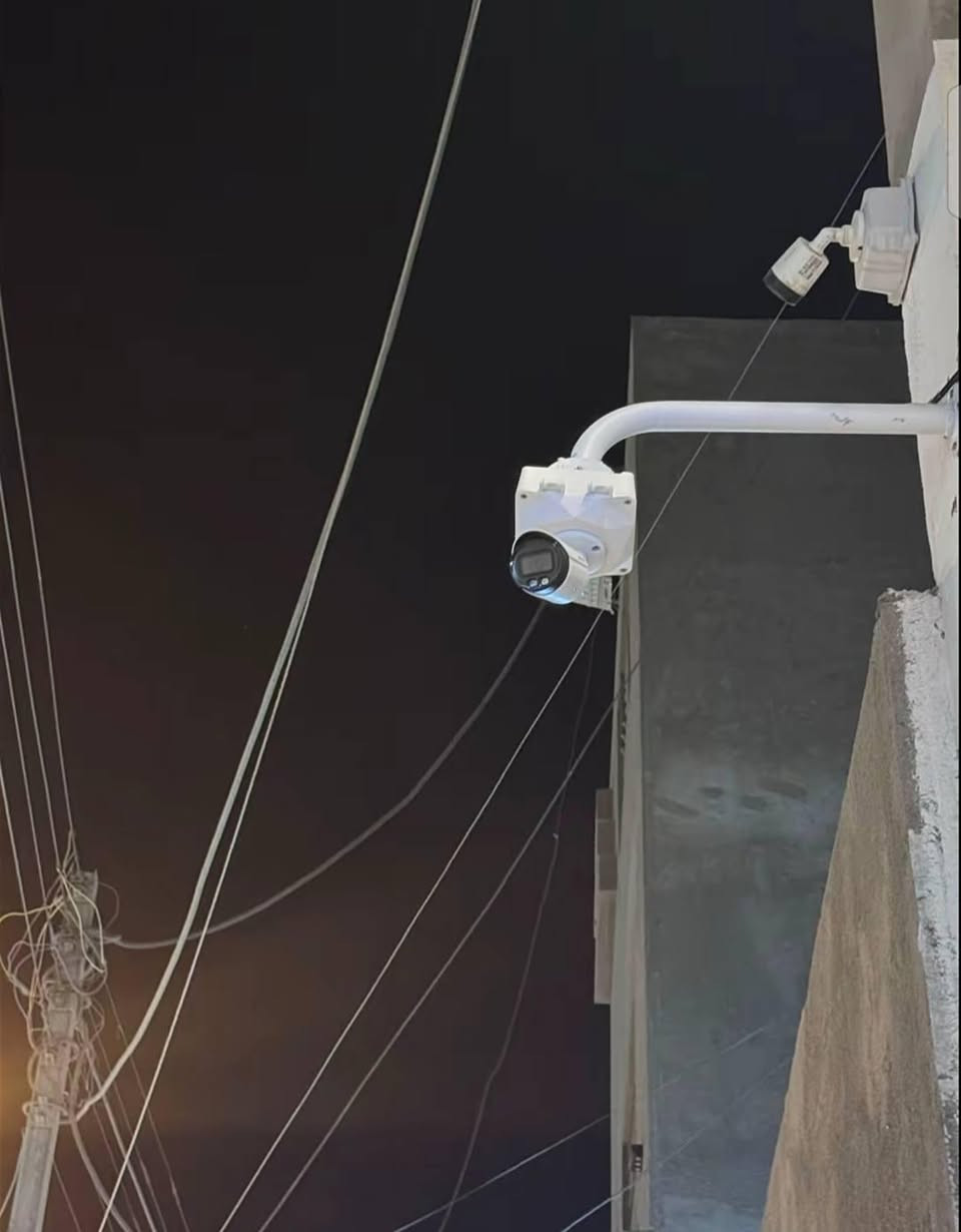 ✅تم بحمد الله #تنصيب منظومة كاميرات مراقبة متكاملة من        ((شركة أسوار)) 
 دقة عالية 4 ميگابكسل (4MP)
 صورة واضحة ونقية ليلًا ونهار
 تنصيب وبرمجة وضبط المنظومة بشكل احترافي
 متابعة وصيانة لضمان أفضل أداء
أمانك يبدأ من المراقبة الصحيحة
 للتواصل ↩️***********
             ↩️ ‏‪***********‬‏
