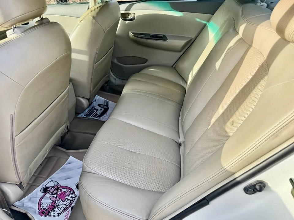 Byd 2016 
التفاصيل
 ***********
اللون ابيض ورقمها نجف اوتماتيك
كير ومكينة وحدادية ماناقصها اي شي 

مكاني الديوانية
