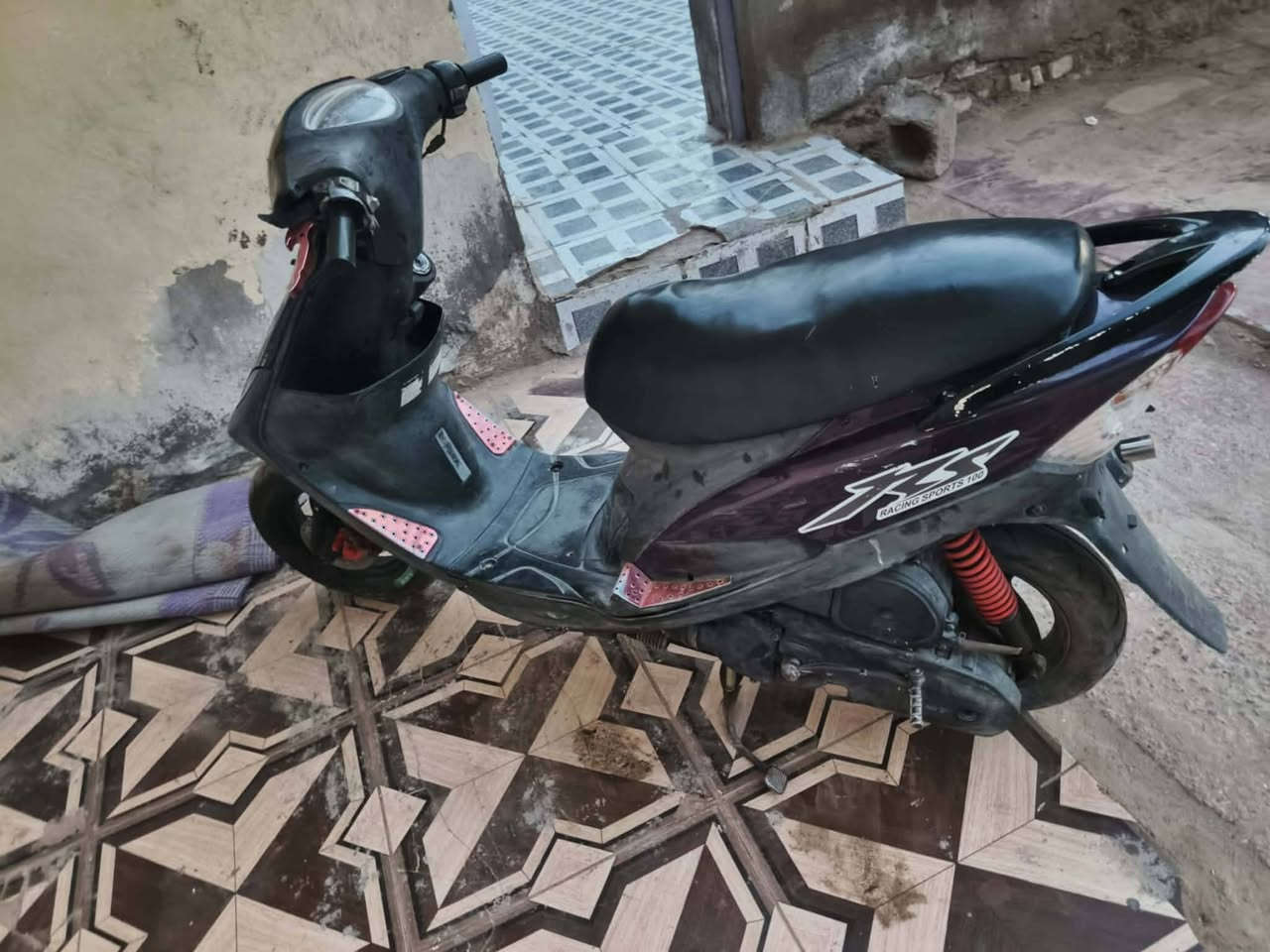 لسهالسلام عليكم دراجه ماكس عدله  لللبيع مفتوحه ولفات فقط دراجه شغاله وكامله خير من الله السعر ٥٥٠ وبيها مجال مكاني رميثه ***********
