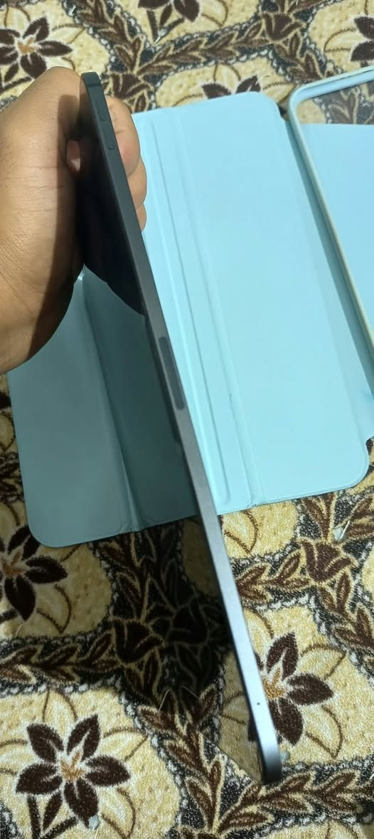 آيباد برو 11 • ٢٥٦ غ.ب. • بطارية ٩٣٪ ٢٦٠ دورة