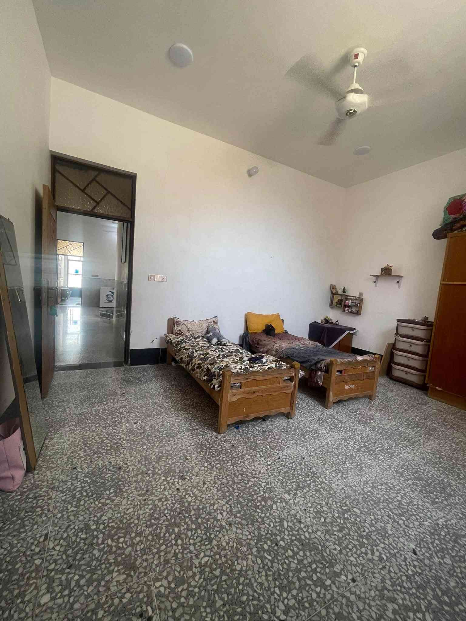 سلام عليكم بيت للبيع موقع الراشدية المراسمه مساحه ٦٠٠سند ٢٥يحتوي على ثلاث غرف نوم بناء طابوق للاستفسار اكثر اتصال على الرقم ***********
