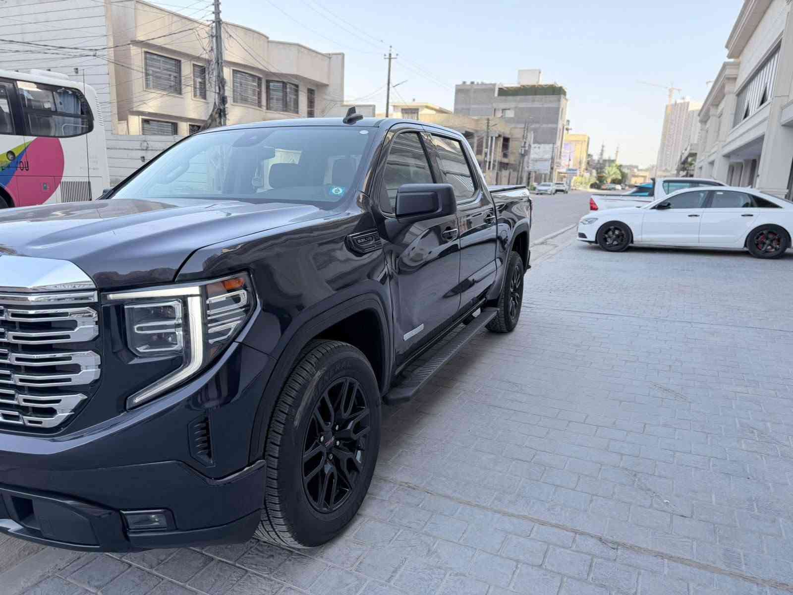 السلام عليكم
جمسي سيرا 2025 للبيع مكينه ٨ سلندر ٥٣٠٠
سياره جديده ماشيه اقل الفين ميل باسمي مواصفات الفيشن معروفه مواصفاتها وصور الضرر مرفقه بالمنشور للاستفسار الاتصال على الرقم ***********
