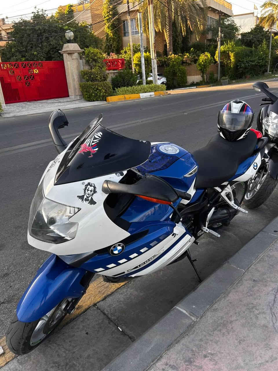سلام عليكم 
BMW K1200s 🚀🚀🚀
2006 

مبدلة طابوكة 
مكينة وكير مكفولات من النضوح والتبخير نكره سلف بكل وقت  
كهربائيات مكفوله  

١.تدفئة يدات
٢. Abs 
٣. اشاير بالمري 
٤. صلنصه رياضي 
………. دراجه صاروخ 🚀 متنكمش 
مكاني بغداد التاجي
***********
