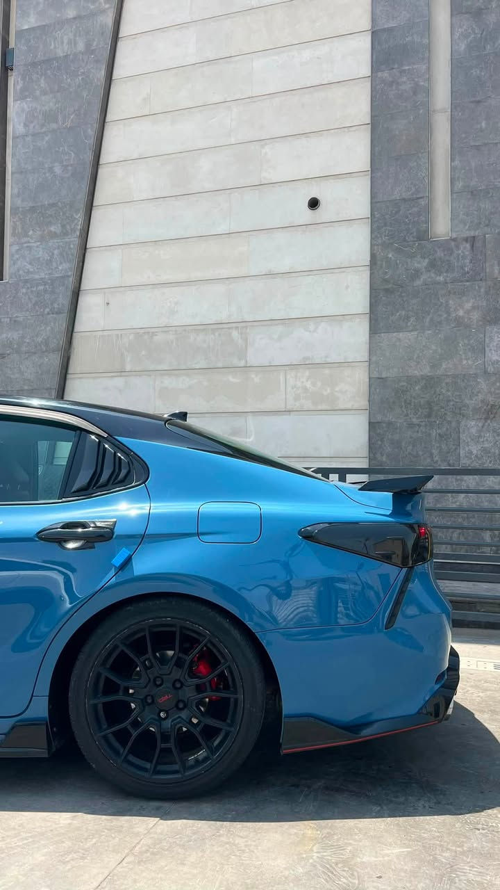 السلام عليكم 
كامري TRD للبيع 
مكينة V6 3500
ماشية 82 الف كيلو وليس ميل 
2022 وارد امريكي 
لون ازرگ توكلر بلادي 
ضررها سطحي كلش چاملغ و كم اصبع من البنيد 
شاصي لغد دواخل كلها مكفولة صبغ چاملغ وباب يعني قطعتين فقط 
ايرباگات كلها سليمه 
السيارة مختمة TRD بكل مكان 
بگلايت لد متغير تتحكم بي من الموبايل 
اخوان السيارة مصارلي شهر من مشتريها 
مسويلها ادامة عامة وصيانة 
بس ادامة منظومة الاحتراق مكلفة 600 الف من عدا باقي الشغلات الي تبدلن باتري جديد اليوم بدلته 
يعني السيارة نقص برغي مابيها
يعني اني كملتها وكملت نواقصها حتى اجنيها بس والدي مارضى على صوتها و منظرها ف جاي ابيعها ع موده  
السيارة V6 3.5 
301 hp 
يعني صاروخ 
رقم بغداد الجديد 
سنوية جديدة ب اسم والدي 
هزه جديدة 
السعر 205 ورقة وبيها مجال 
يعني دفترين وخمس اوراق 
صور الحادث والسونار 
بالمنشور 
مكاني بغداد شارع فلسطين 
***********
متواجد واتس اب وع الرقم

