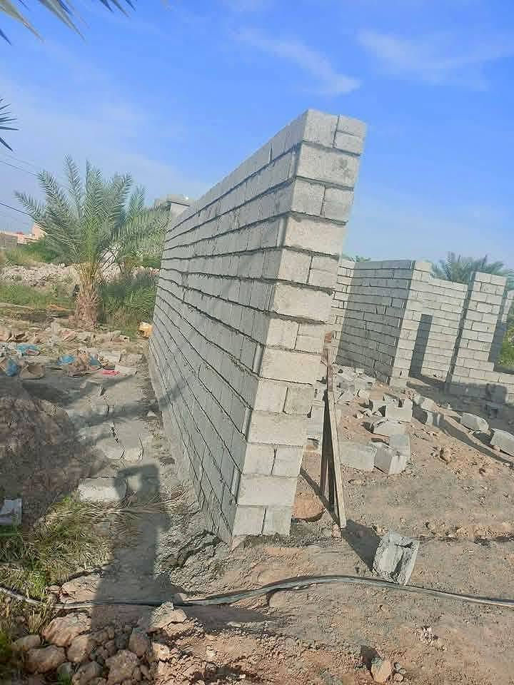 السلام عليكم بنه ابيوت تكعيبات حيطان صحيات قصاطل واجهات ديكورات اي شي يخص البناء حاضرين الف المجوف هوه وكلو ب180وذا الكل علا ابو البيت ب150ولمصمد  هوه وكلو ب165وذا اكل علا ابو البيت ب140 متفرغين حاليت بناء شرط هندسه  ***********
