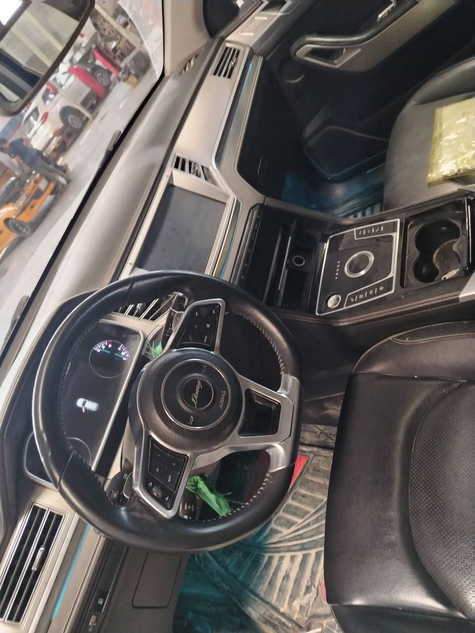 دومي x7صینی 
موديل 2019
رقم بابل 
ماشیە 29 الف وقابله للزياده الف ــ کم 
فول مواصفات 
بنوراما/بصمه/كير ماوس/بيبان 4 شفط/جنطه شفط
مري شفط و قلاب/كراسي كهربائيه  
کشن  خزن
تبريد قطعتين  
داخل ملكي
شاشه لمس اندرويد حجم كبير 
نضام سبورت

سياره كله LED حته دواخل
حساس أمامي وخلفي و حساس اصطفاف و توقف ذاتي
كامره خلفيه دواره مع الجوانب
جامات مع بنوراما من تقفل
مكينه حجم أربعة سلندر2000 مستوبيشي تيربو
110 بیها  مجال  مكاني بابل قرب جامعه 🌹🌹
***********
