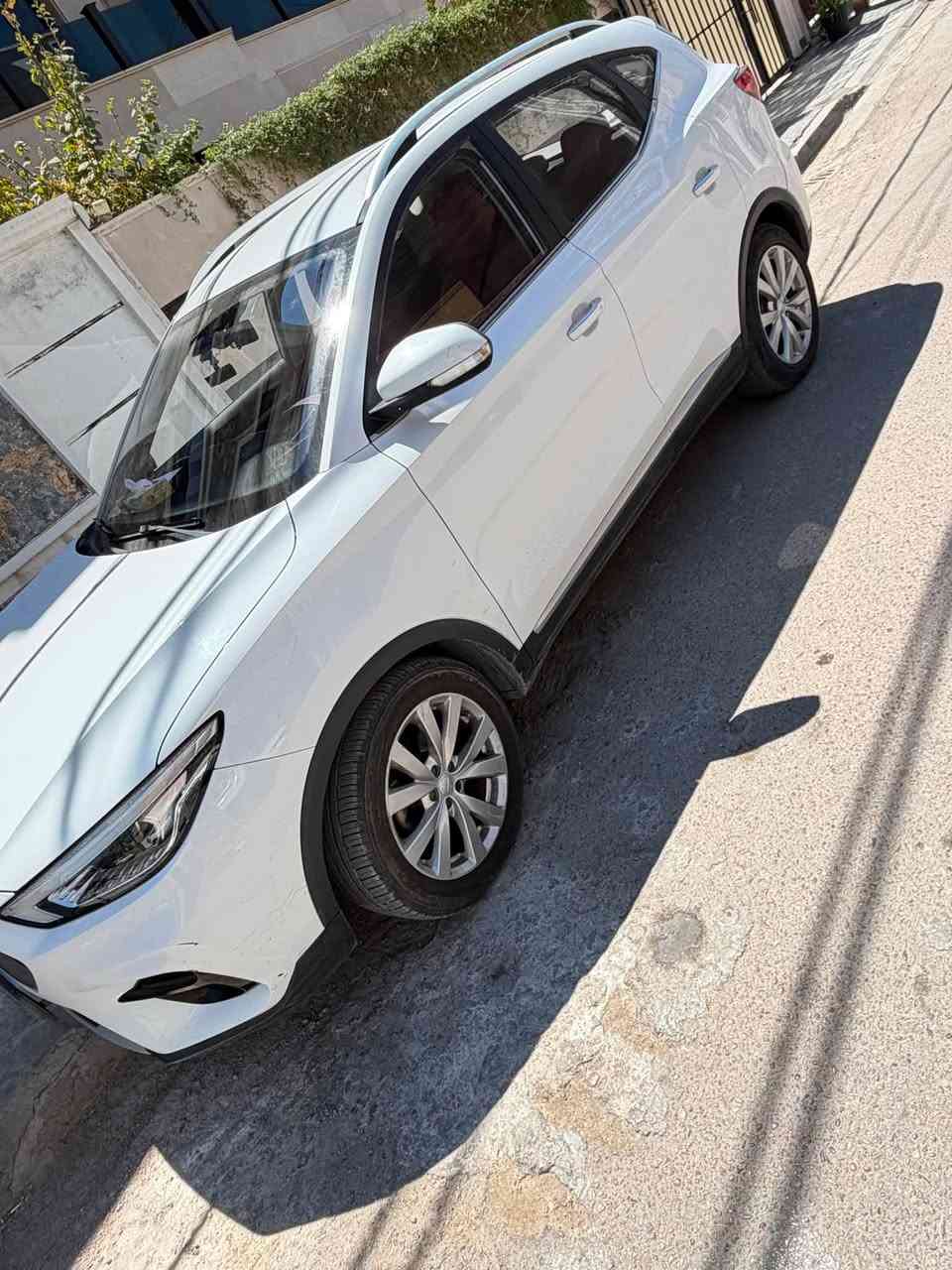 السلام عليكم
MG ZS موديل 2021 - لون ابيض
رقم بغداد 
ماشية 70 الف
*المواصفات:*
المحرك 1.5 لتر - 4 سلندر اقتصادي جداً
كير اوتوماتيك CVT
تحكم ستيرن - شاشة لمس كبيرة - كاميرا خلفية
حساسات - مثبت سرعة - مانع انزلاق
مكفوله من كل نواحي 
السيارة نظيفة وجاهزة وما تحتاج اي مصرف
كير - محرك - تبريد - كهربائيات مكفولة

المكان: بغداد -البنوك
الرقم :***********
