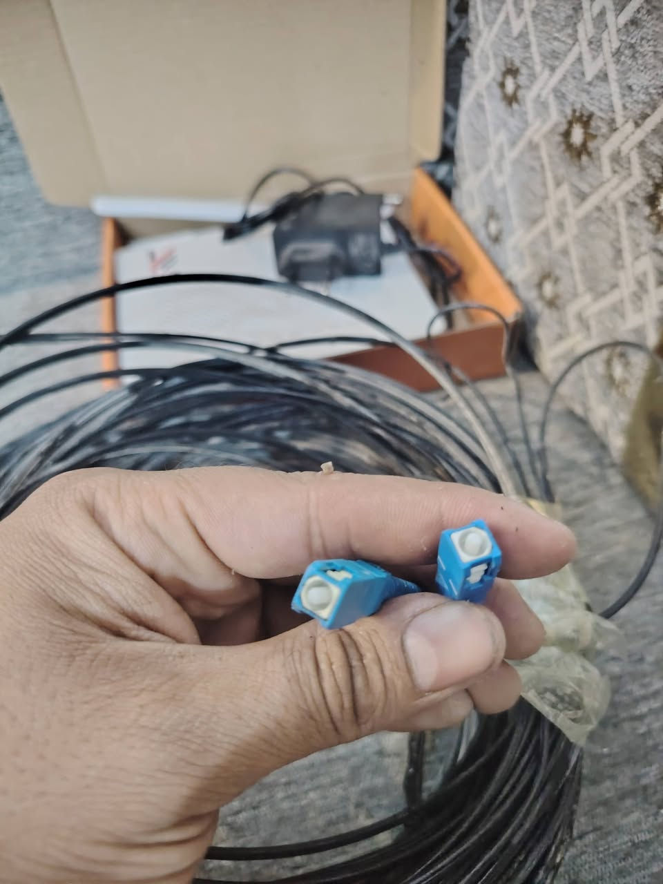 شبكه ضوئيه مع راوتر+تقاسيم  +واير 50متر  سعر30الف بيه مجال استعمال قليل***********
