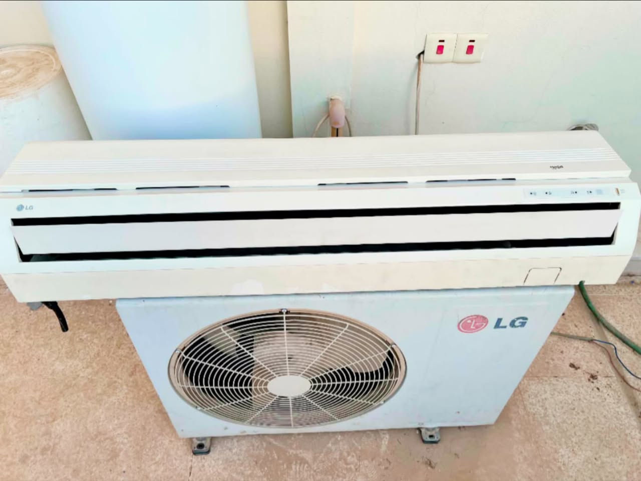 سبلت LG نظيف جدا شغال وبدون تصليح
شرط الفحص 

طن ونص 

مكان الموصل /

***********

السعر ٢٣٠ وبي مجال

