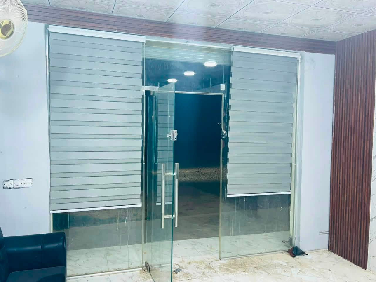 غراض محل حلاقه كامله للبيع سعر خاص مكان بغداد
***********
