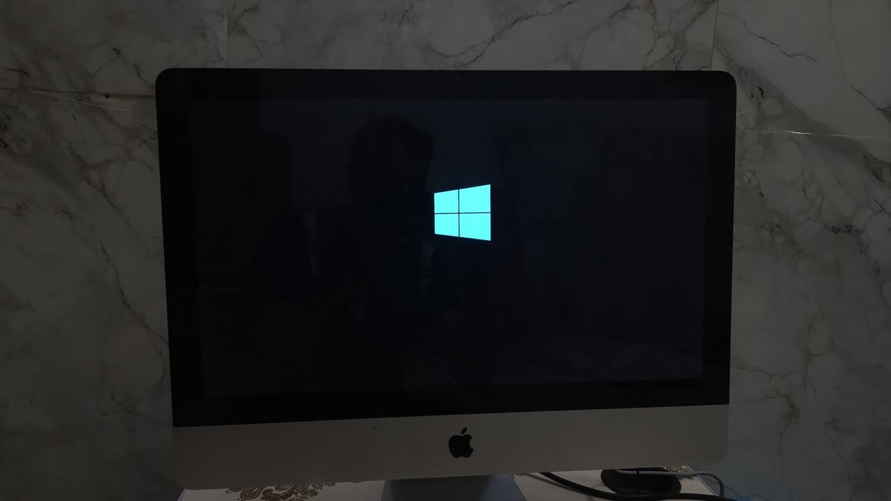 للبيع: جهاز iMac (حجم 21.5 بوصة) - جاهز للعمل بنظام وندوز! 💻
جهاز أبل أنيق وقوي يجمع بين ديزاين Apple الفخم وسهولة استخدام نظام Windows 10! ممتاز جداً للأعمال المكتبية، الدراسة، التصفح، والمهام اليومية.
​المواصفات:
​الموديل: Apple iMac 12,1
​المعالج: Intel Core i5 (رباعي النواة بتردد يصل إلى 2.50GHz)
​الرام (RAM): 4 GB
​كرت الشاشة: AMD Radeon HD 6750M (منفصل)
​نظام التشغيل: Windows 10 Pro جاهز ومثبت عليه أهم البرامج (Office, Chrome, Telegram وغيرها)
​الشاشة: شاشة أبل المتميزة بالدقة ووضوح الألوان.
​حالة الجهاز: نظيف جداً وجاهز للاستخدام الفوري.
وياه هدية الكيبورد والماوس 
والتوصيل مجاني لجميع المحافظات 
السعر 200 ألف دينار 
عندي بس قطعة وحدة باقية تشتغل 
وعندي قطعة نفس مواصفاتها بس ابيعها فحم ب100 

اللي يحب يطلبها يتواصل وياي عالواتساب ***********
