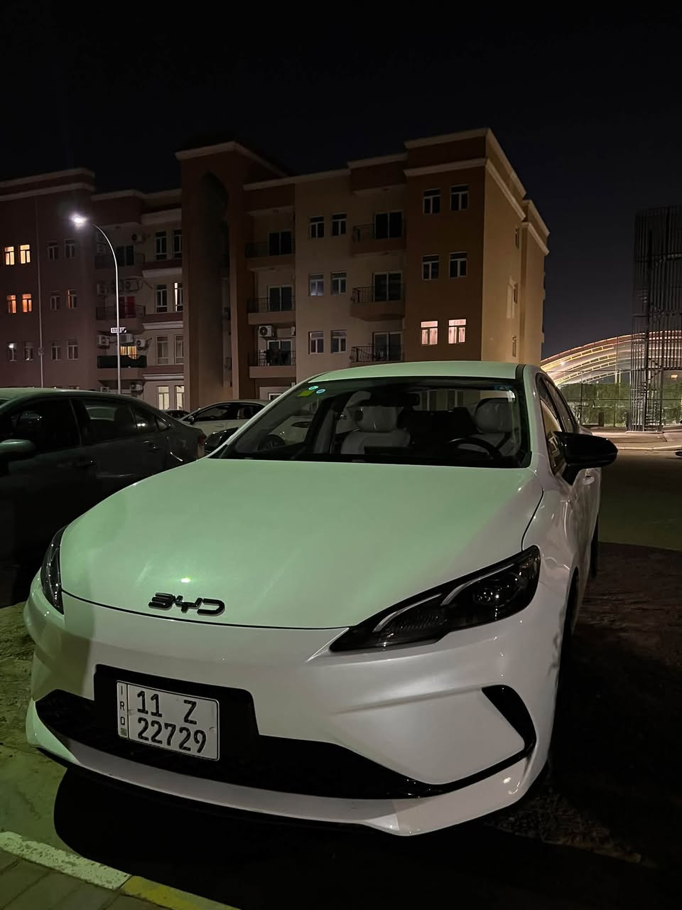 سيارة byd للبيع 25 ماشيه 13.000الف قابل للزياده السياره بعدها شركة مكفوله بس بيها طخه  بلجاملغ الخلفي اربع اصابع وعلى وضعها باقي ممصلحه الموقع بغداد غزالية سنويه  باسمي تحويل ثاني يوم السعر 20.500مليون بيها مجال بسيط 
للستفسار ***********
