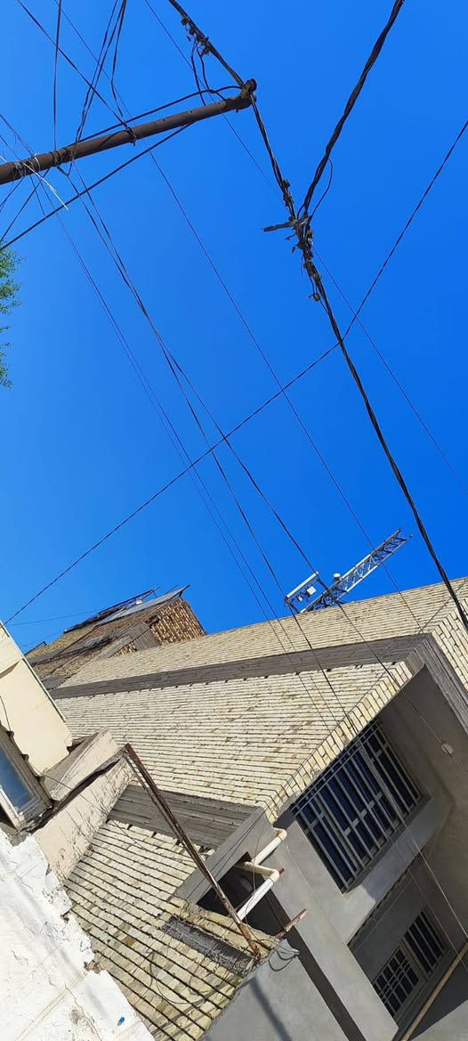 دار للبيع فى حى الشاوى ثانى بيت عن الشارع العام التجارى حديث سنه البناء 2026 طابو صرف مساحته 120 م طابقين 3 غرف نوم وهول وكلدور واستقبال ومطبخ ومجمع صحيات سعره 210 مليون معروض مكلف بالنشر  للاستفسار الاتصال بالرقم ***********
