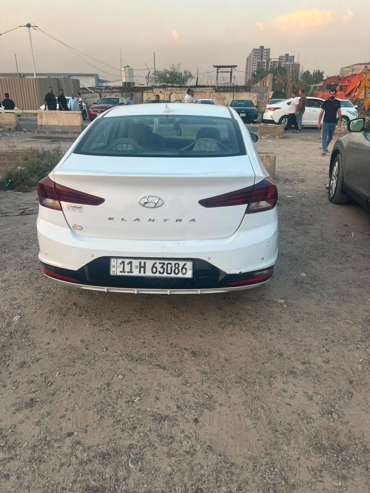 ماشيه 160 الف كم
بيها شويه صبغ مأشر بالصور 
كير محرك كله كفاله 
السعر 148 وبيها مجال 
مكاني بغداد الدوره 
***********

