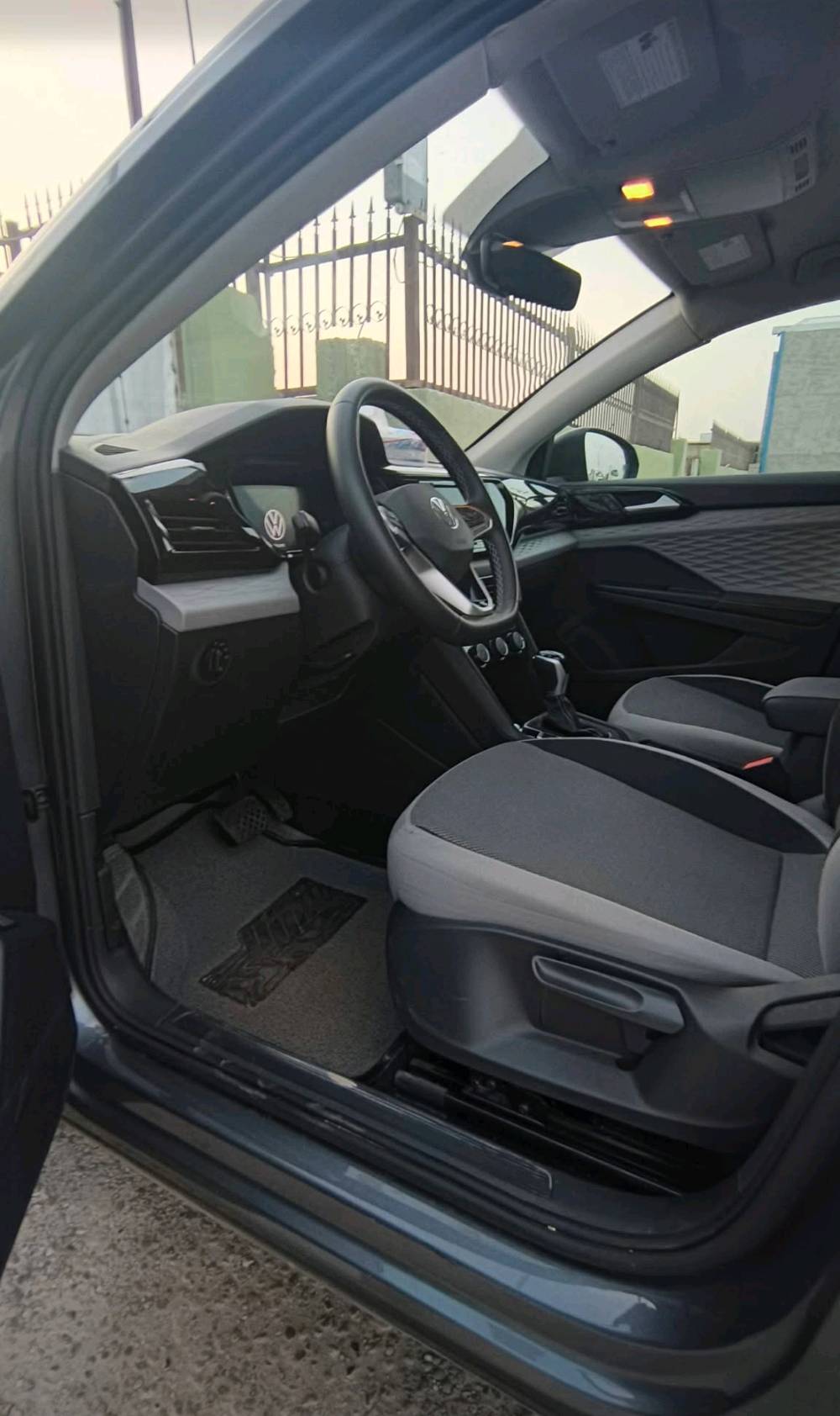 للبيع: فولكس فاجن تاوس (Volkswagen Taos S) موديل 2024 بحالة ممتازة
* الموديل: 2024 (تاريخ الصنع 03/2024)
 * المسافة المقطوعة: 59 ألف كيلو متر
 * المحرك: 1.5L تيربو – نشط واقتصادي جداً (158 حصان)
 * نظام الدفع: أمامي (FWD)
 * الجنوط والإطارات: قياس 17 بلاد (215/55 R17)
 * حالة السيارة: وارد أمريكي، الضرر (بَنيد مصبوغ فقط)، والسيارة جاهزة من كلشي وما تحتاج أي مصروف.
 * المرقمية: تترقم أربيل
 * المكان: تكريت
السعر: 155 ورقة ($15,500) وبيه مجال للشراي الجاد.
للتواصل والاستفسار يرجى الاتصال على الرقم: ***********