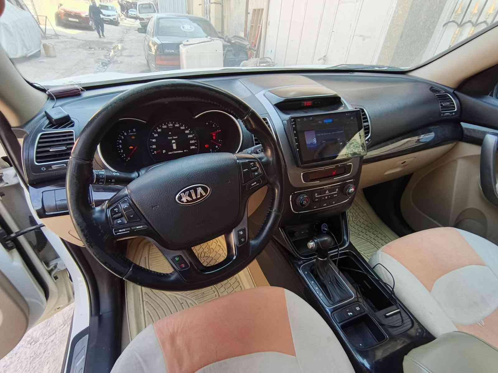 سياره سورنتو ١٤ مكفوله عدا شبر واحد بارد في الباب الايمن الأمامي ماشيه ١٣٢بيضاء كما في الصور محرك ٢٤٠٠طقم تاير والاسبير مانازل بأسمي رقم بغداد سنويه ٢٠٣٠ هزه وسونار جديد السعر الاتصال بالرقم ***********/***********/واتساب
