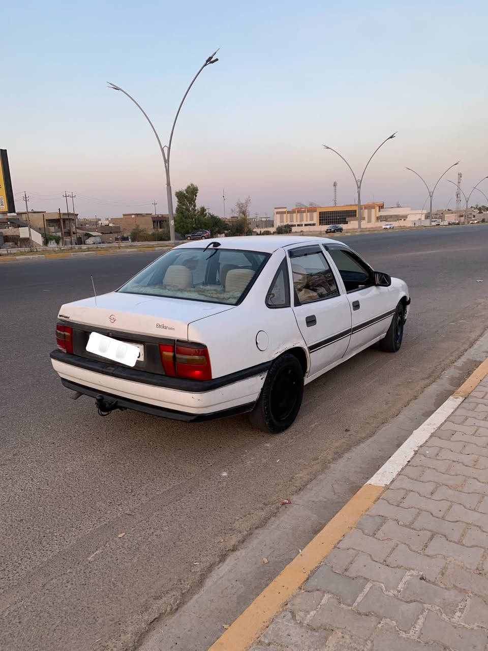 السلا عليكم اوبل فكترا بدون صبغ بدون ضرر حجم ١٦ قايش عريض موديل١٩٩١ رقم أربيل دولي سياره جاهزه مابيه اي نقص دفتر بانزين بيه السعر ٣٧ بيه مجال مكان سياره قضاء الدبس /***********
