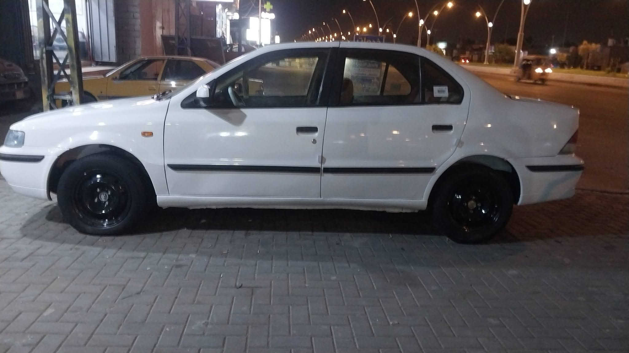 يالله  / اخي اقراه المنشور عدل
سمند مديل 2011 / بصره  
سنويه ورقم جديد لل 2030 / شهر 6 
مكينه وكير جدد  حداديه جديده 
مكفوله من الضربه صبغ جماليه فقط 
دواخل مرتبه شاشه جديده سياره جاهزه 
 السعر ( 40 ) وبيها مجال للشراي 
العنوان البصره الحيانيه شارع القائد مقابل 60 
للستفسار اتصل غير متواجد ع النت 
***********  / ***********

نص مكتوب في الصور:
- GOOD LUCK
- GOOD LUCK 8