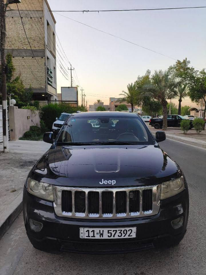 سلام عليكم جيب موديل 12 
مكينه 3600 
سياره تو ويل
سنويه ساقطه من شهر ال 4 وعليه غرامه200

بيه 3 قطع صبغ. جاملغ جهة السايق 
وباب خلفي.  والقماره  بيه بدايته سبب تخريب رشولي عليه بطش 
 وبيه طخه بالجاملغ ما مصلحه 
صدره نص عمر. 

مكان كربلاء. سعر 105 وبيه مجال قليل
***********
